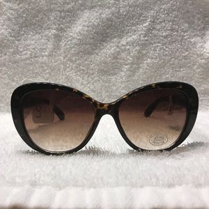 ✨🆕✨Tortoiseshell Sunglasses UV 400 Protection 😎